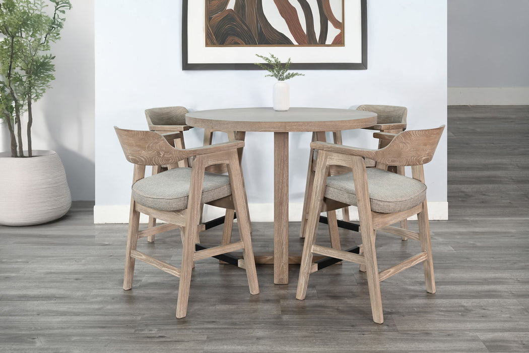 Mia - Round Table